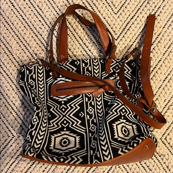 laptop bag/diaper bag. Never used in great condition. Black and white with strap - Picture 1 of 1